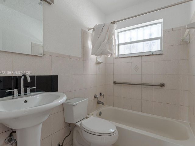 Home for rent at 1301 NE 153rd St - photo 7481336