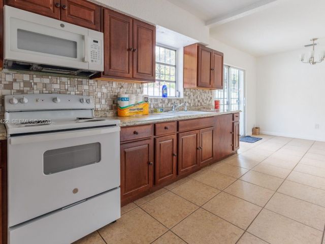 Home for rent at 1301 NE 153rd St - photo 7481341