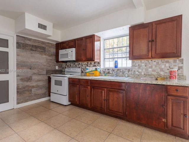 Home for rent at 1301 NE 153rd St - photo 7481343