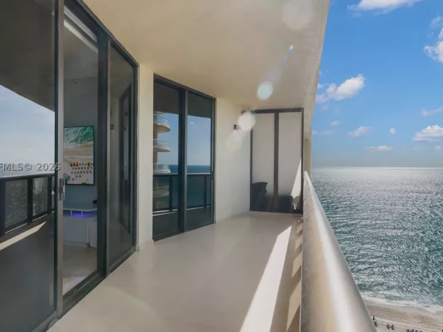 1-bedroom condo for rent in Sunny Isles Beach - 16275 Collins Ave 1503 - MondialRealty