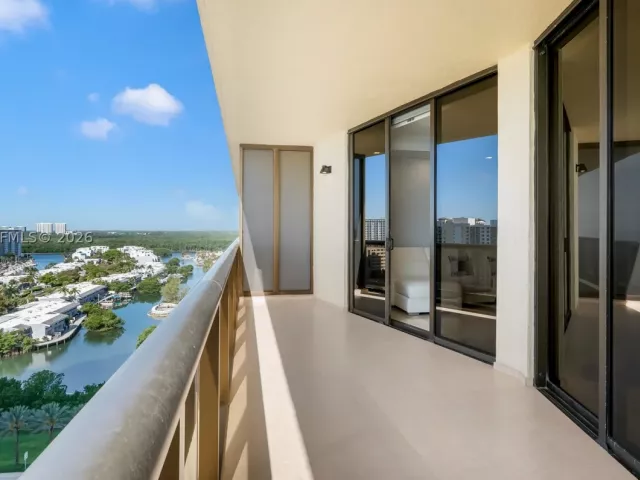 1-bedroom condo for rent in Sunny Isles Beach - 16275 Collins Ave 1503 - MondialRealty