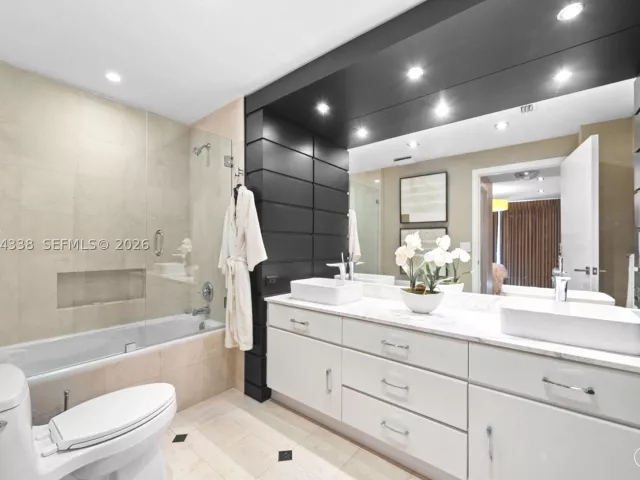 2-bedroom condo for sale in Bal Harbour - 9601 Collins Ave 1208 - MondialRealty