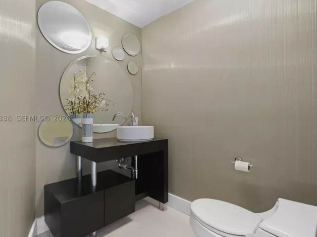 2-bedroom condo for sale in Bal Harbour - 9601 Collins Ave 1208 - MondialRealty