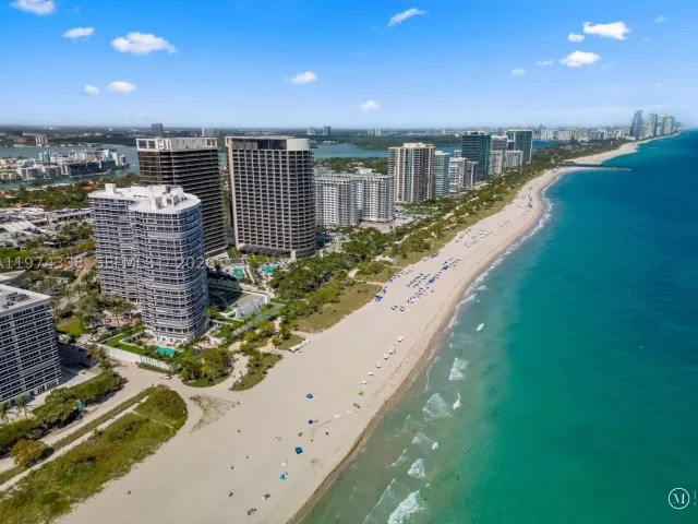 2-bedroom condo for sale in Bal Harbour - 9601 Collins Ave 1208 - MondialRealty