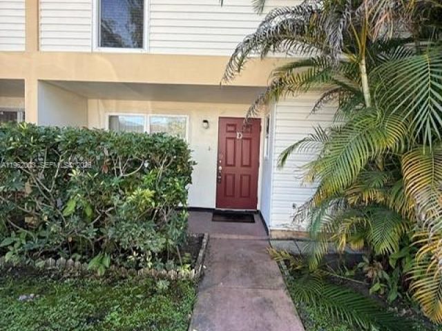 4-bedroom home for rent in Hollywood - 3326 Farragut St 6D - MondialRealty