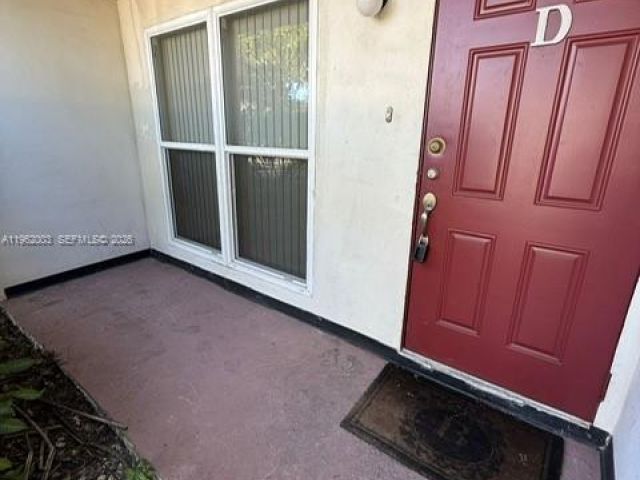 4-bedroom home for rent in Hollywood - 3326 Farragut St 6D - MondialRealty