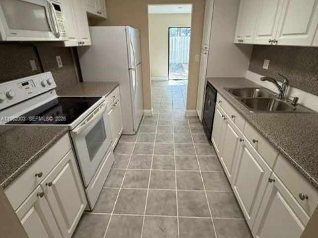 4-bedroom home for rent in Hollywood - 3326 Farragut St 6D - MondialRealty