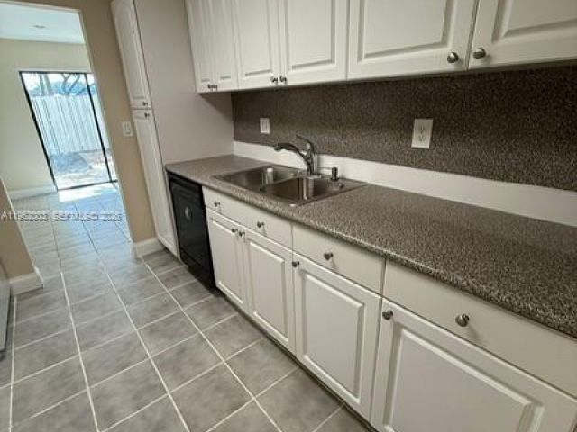 4-bedroom home for rent in Hollywood - 3326 Farragut St 6D - MondialRealty