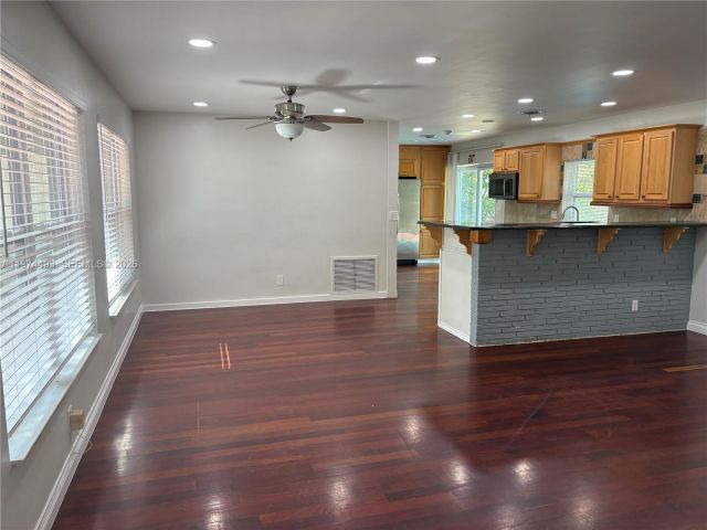 Home for rent at 3617 Cleveland St - photo 7474548