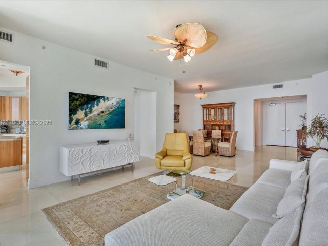 Apartment for sale  Unit #1202 - photo 7497577