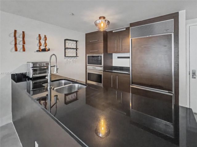 Apartment for rent  Unit #4611 - photo 7510677