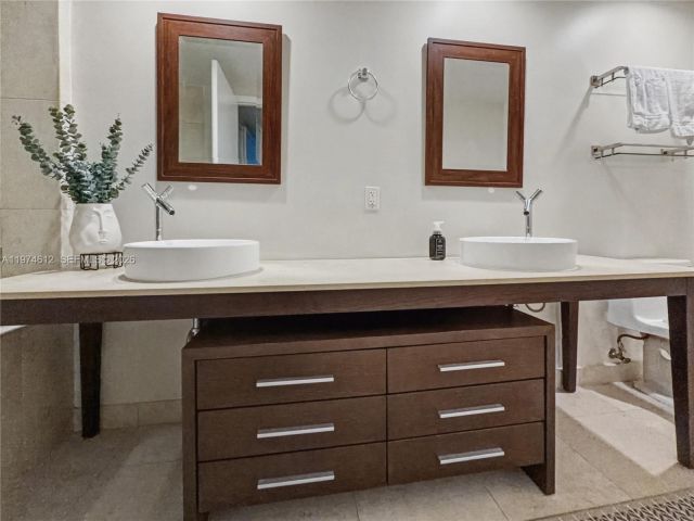 Apartment for rent  Unit #4611 - photo 7510685