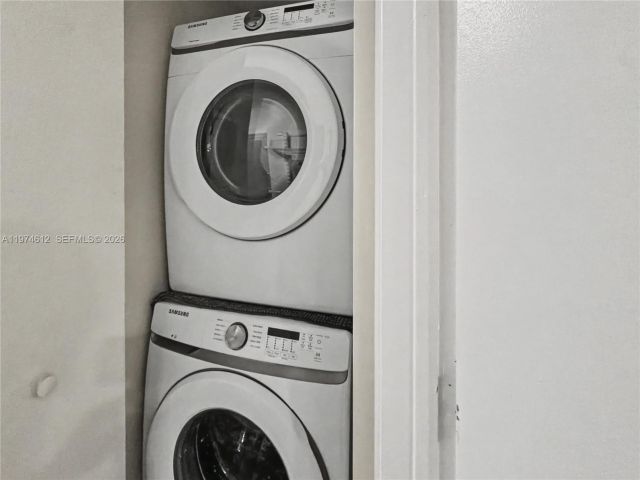 Apartment for rent  Unit #4611 - photo 7510687