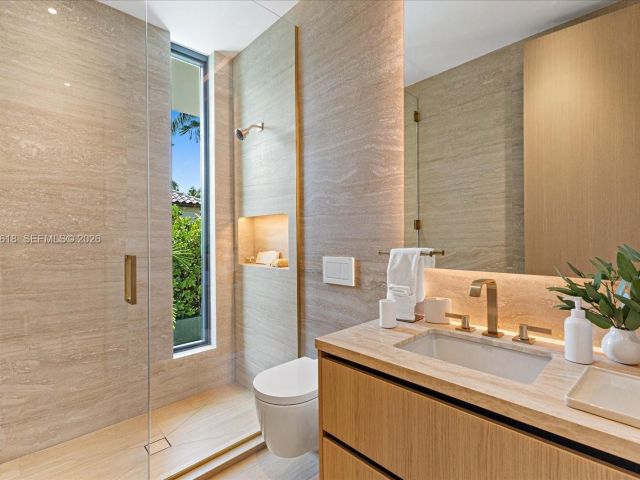 Home for rent at 1510 W 23rd St - photo 7469153