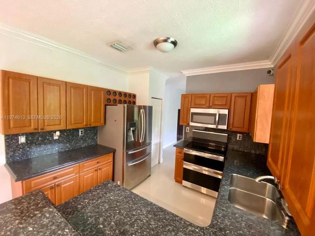 Home for rent at 13851 SW 38th Ln - photo 7466224