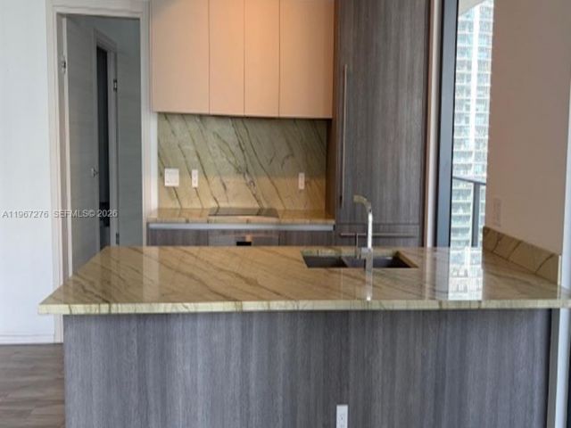 Apartment for rent  Unit #2505 - photo 7452628