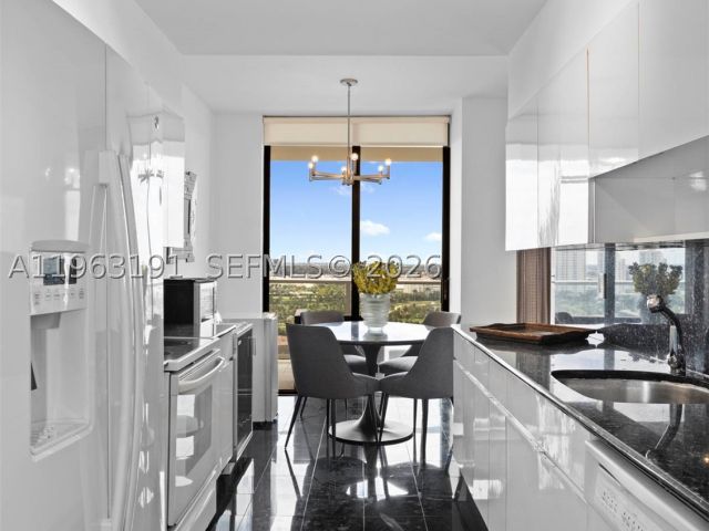 2-bedroom condo for sale in Aventura - 19500 Turnberry Way 20-C - MondialRealty