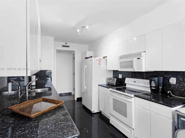 Apartment for sale  Unit #20-C - photo 7503797