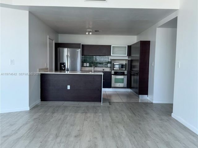 Apartment for rent  Unit #4112 - photo 7495174