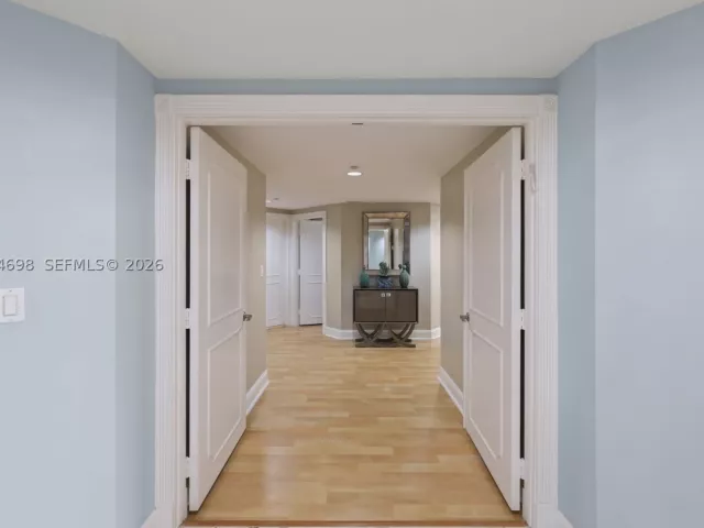 4-bedroom condo for sale in Aventura - 2600 Island Blvd 1006 - MondialRealty