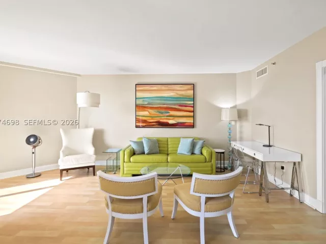 4-bedroom condo for sale in Aventura - 2600 Island Blvd 1006 - MondialRealty