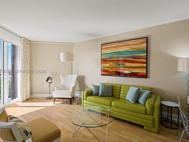 4-bedroom condo for sale in Aventura - 2600 Island Blvd 1006 - MondialRealty