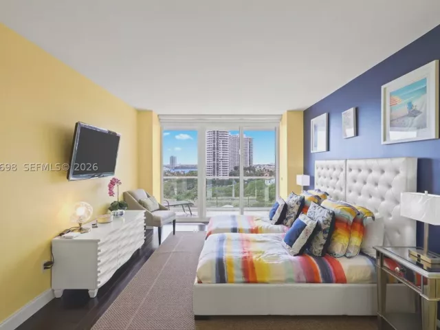 4-bedroom condo for sale in Aventura - 2600 Island Blvd 1006 - MondialRealty