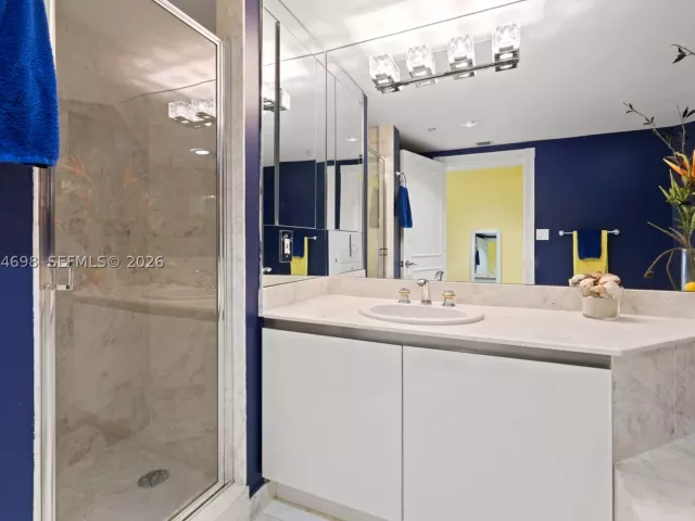 4-bedroom condo for sale in Aventura - 2600 Island Blvd 1006 - MondialRealty