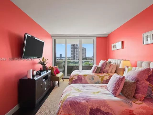 4-bedroom condo for sale in Aventura - 2600 Island Blvd 1006 - MondialRealty
