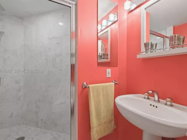 4-bedroom condo for sale in Aventura - 2600 Island Blvd 1006 - MondialRealty
