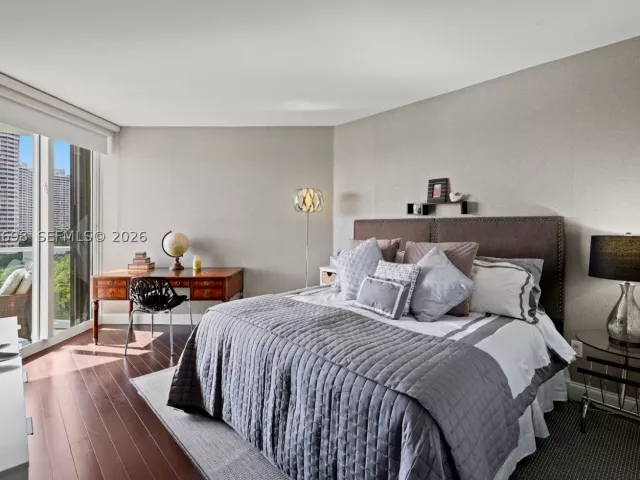 4-bedroom condo for sale in Aventura - 2600 Island Blvd 1006 - MondialRealty