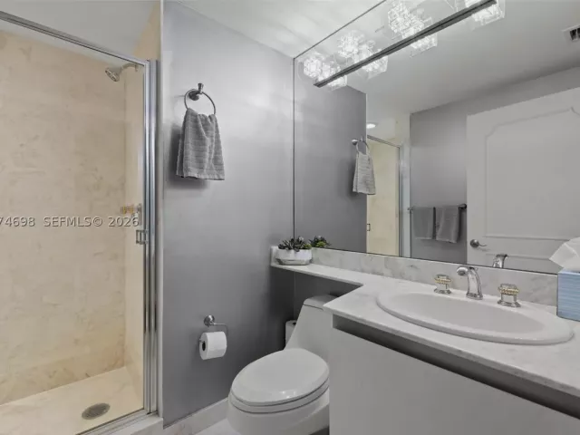 4-bedroom condo for sale in Aventura - 2600 Island Blvd 1006 - MondialRealty