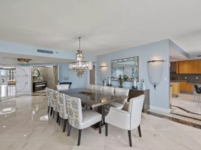 5-bedroom condo for sale in Aventura - 2600 Island Blvd 1006 - MondialRealty