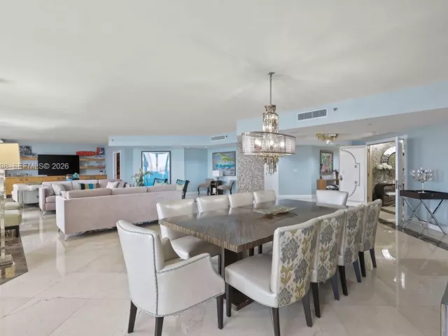 5-bedroom condo for sale in Aventura - 2600 Island Blvd 1006 - MondialRealty