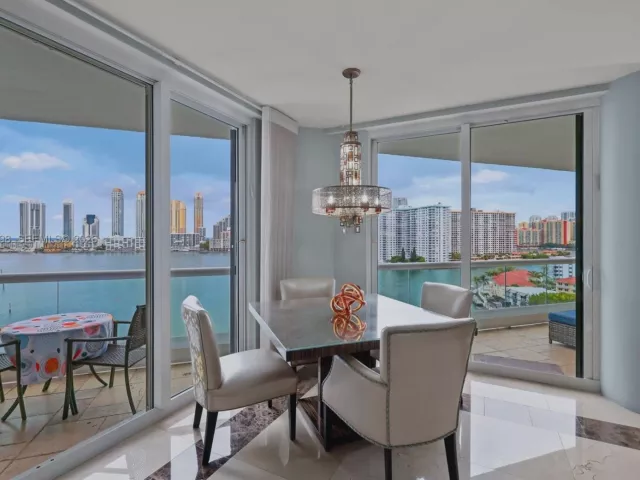 5-bedroom condo for sale in Aventura - 2600 Island Blvd 1006 - MondialRealty