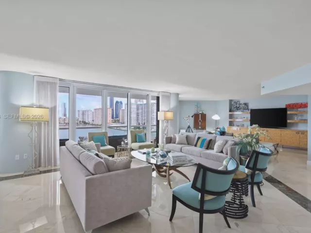 5-bedroom condo for sale in Aventura - 2600 Island Blvd 1006 - MondialRealty