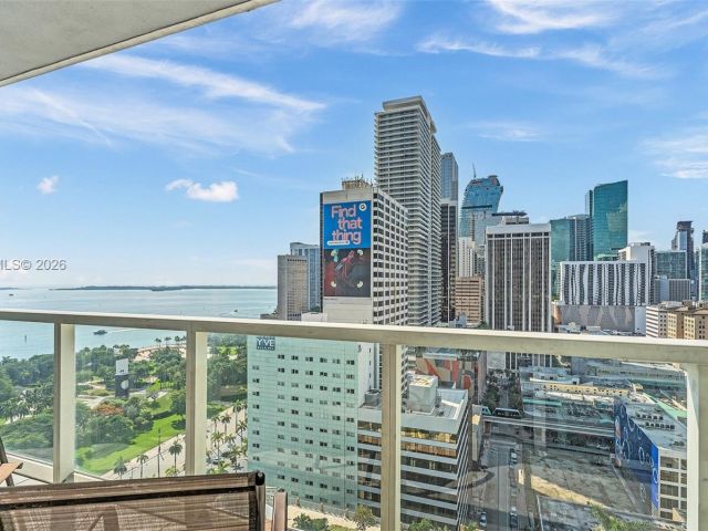 1-bedroom condo for sale in Miami - 244 Biscayne Blvd 1005 - MondialRealty