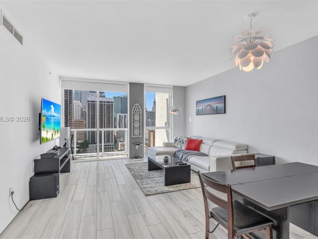 1-bedroom condo for sale in Miami - 244 Biscayne Blvd 1005 - MondialRealty