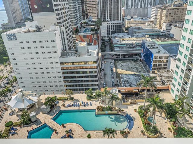 1-bedroom condo for sale in Miami - 244 Biscayne Blvd 1005 - MondialRealty