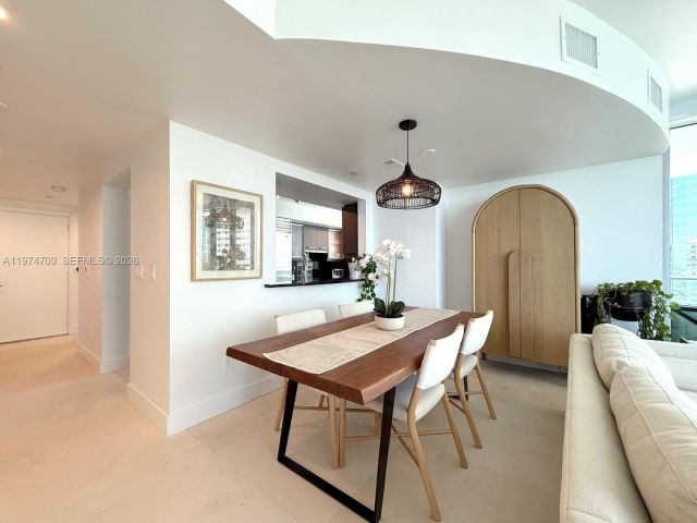 Apartment for sale  Unit #2002 - photo 7511718