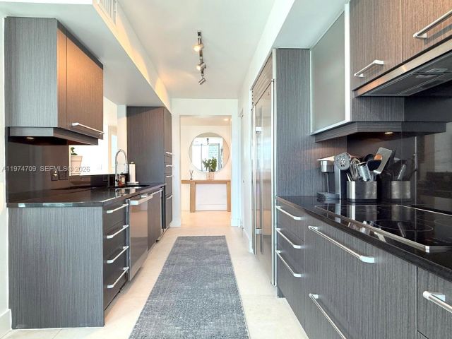 Apartment for sale  Unit #2002 - photo 7511720