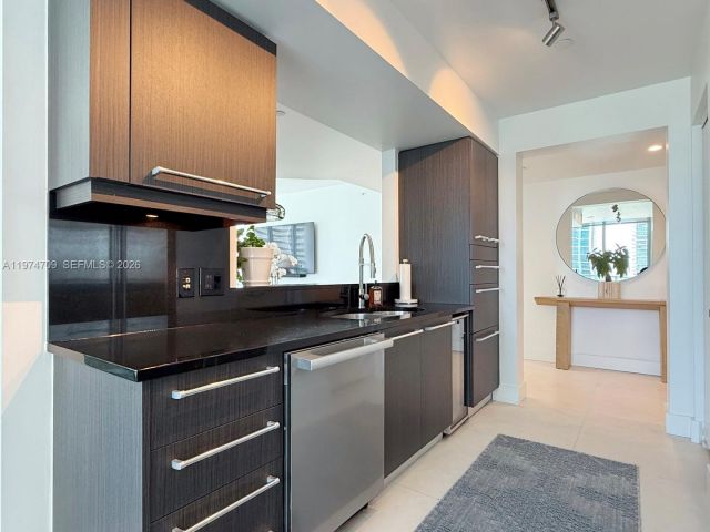 Apartment for sale  Unit #2002 - photo 7511721