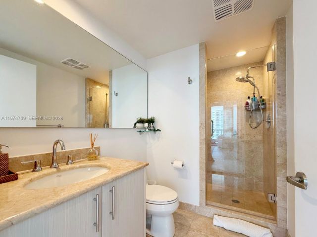 Apartment for sale  Unit #2002 - photo 7511729