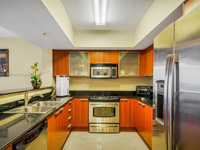 Apartment for rent  Unit #3605 - photo 7518015