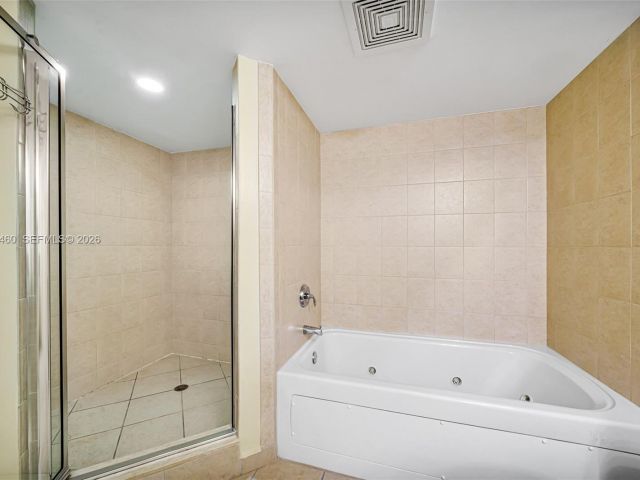 Apartment for rent  Unit #3605 - photo 7518023