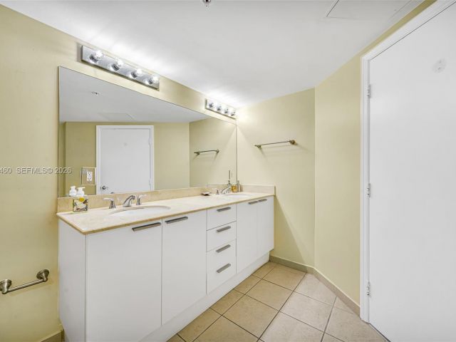 Apartment for rent  Unit #3605 - photo 7518024