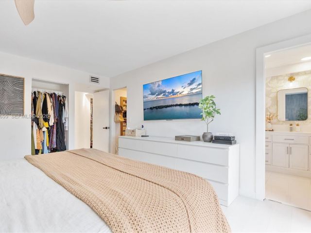 Home for sale at 20345 NE 10th Ct - photo 7531741