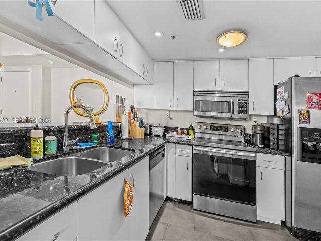 Apartment for rent  Unit #2204 - photo 7508691