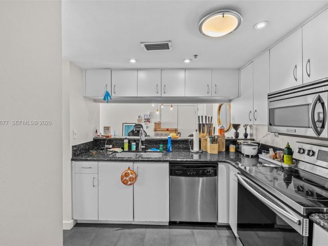 Apartment for rent  Unit #2204 - photo 7508692