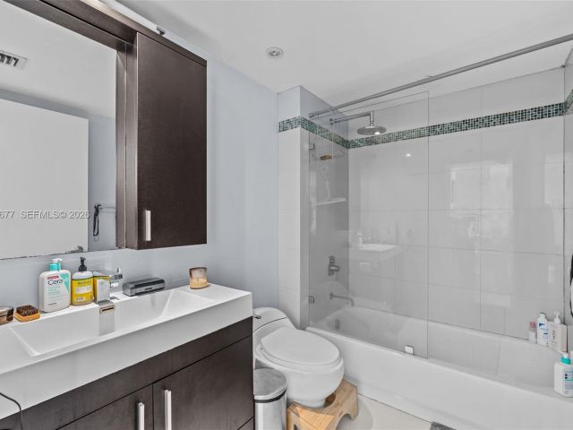 Apartment for rent  Unit #2204 - photo 7508704